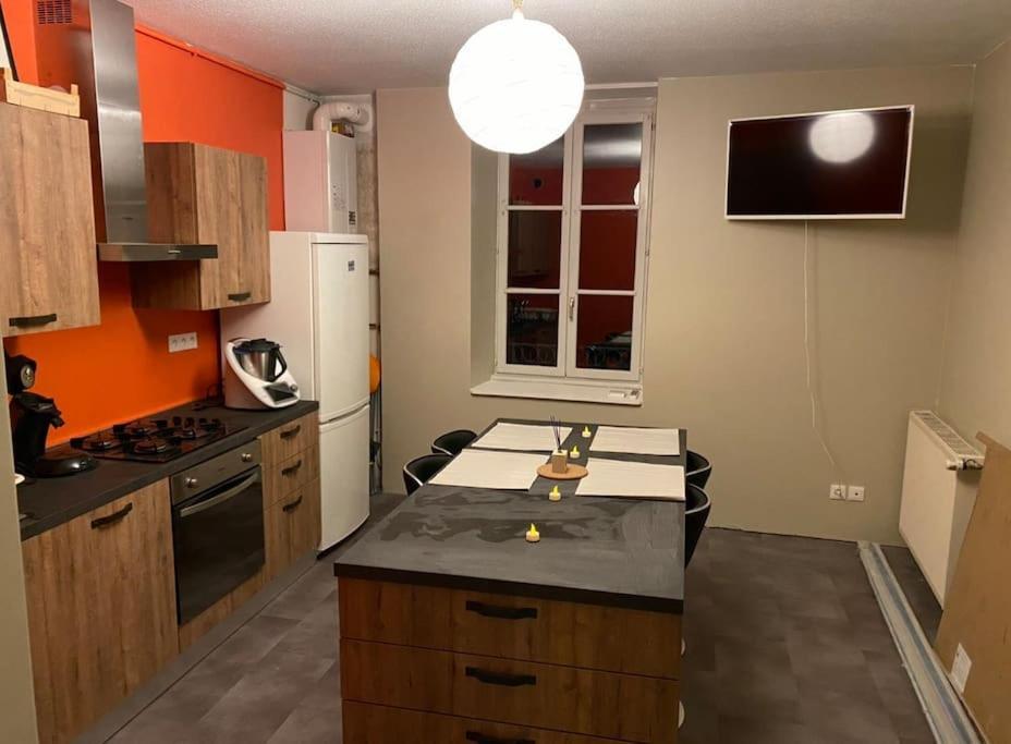 Détente au Centre-Ville - Lons-le-Saunier Extérieur photo